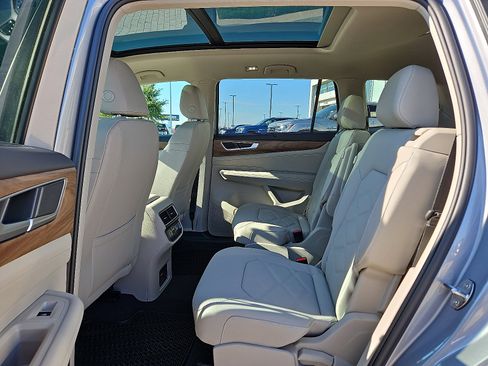 New 2026 Volkswagen Atlas SE image 10