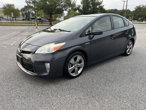 Used 2013 Toyota Prius Four w/ Deluxe Solar Roof Pkg FWD image 2