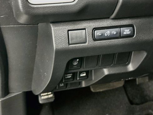 Used 2025 Nissan Frontier SV AWD/4WD image 17