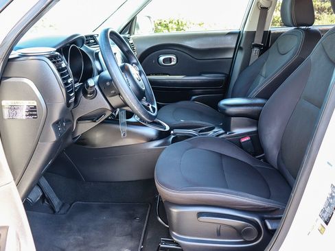 Used 2016 Kia Soul FWD image 22