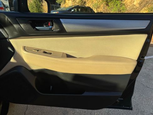 Used 2019 Subaru Outback 2.5i Premium image 21