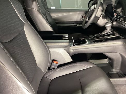 Used 2025 Toyota Sienna XLE Woodland Edition image 5