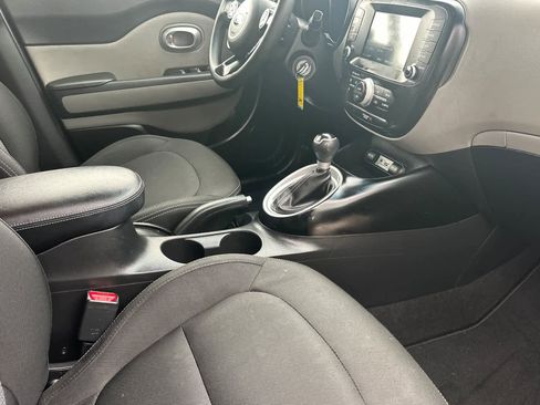 Used 2019 Kia Soul + image 16