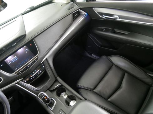 Used 2017 Cadillac XT5 Premium Luxury w/ LPO, Wheel Lock Package image 11