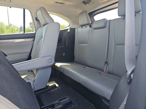 Used 2020 Toyota Highlander Platinum AWD/4WD image 34