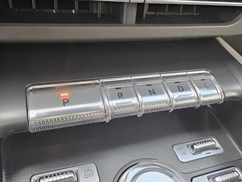 Used 2024 Lincoln Nautilus Premier image 29