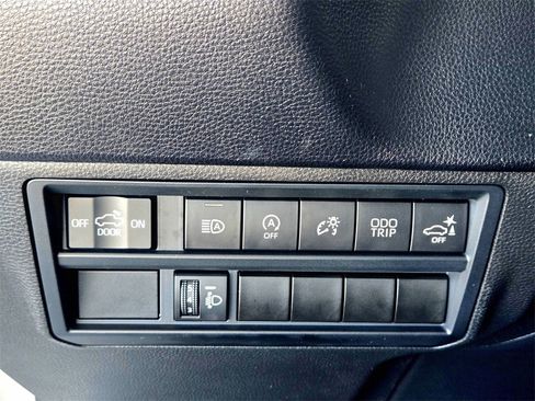 Used 2022 Toyota Tundra SR5 w/ SR5 Convenience Package image 23