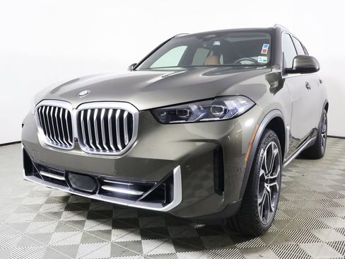Used 2024 BMW X5 xDrive40i w/ Executive Package image 2