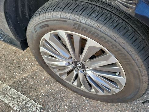 Certified 2025 INFINITI QX80 Luxe RWD image 4