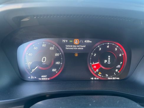 Used 2020 Volvo XC40 T4 R-Design w/ Protection Package Premier FWD image 14