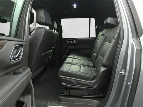 Used 2021 Chevrolet Suburban LT RWD image 18