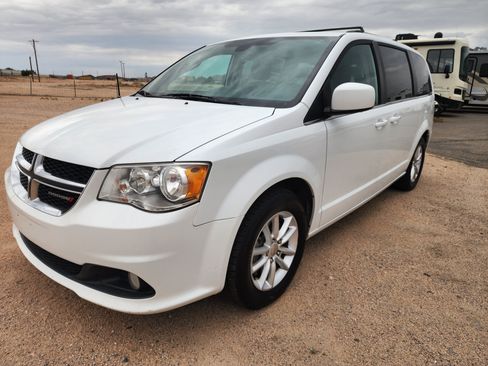 Used 2019 Dodge Grand Caravan SXT FWD image 3
