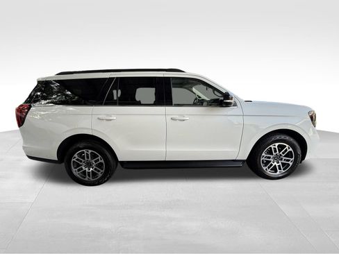 Used 2025 Ford Expedition Active AWD/4WD image 4