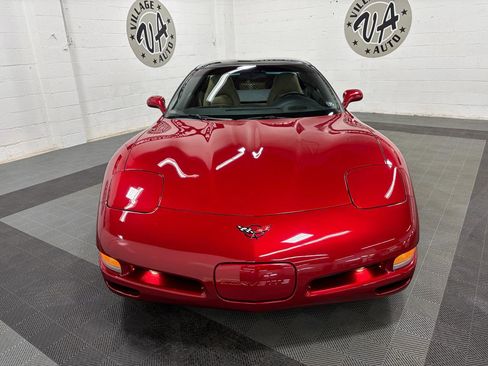 Used 2004 Chevrolet Corvette Coupe w/ Roof Package RWD image 9