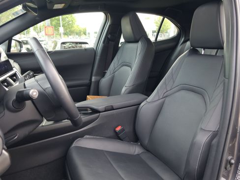 Used 2025 Lexus UX 300h FWD w/ Accessory Package (Z1) image 33