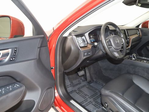 Used 2022 Volvo XC60 B5 Momentum image 51