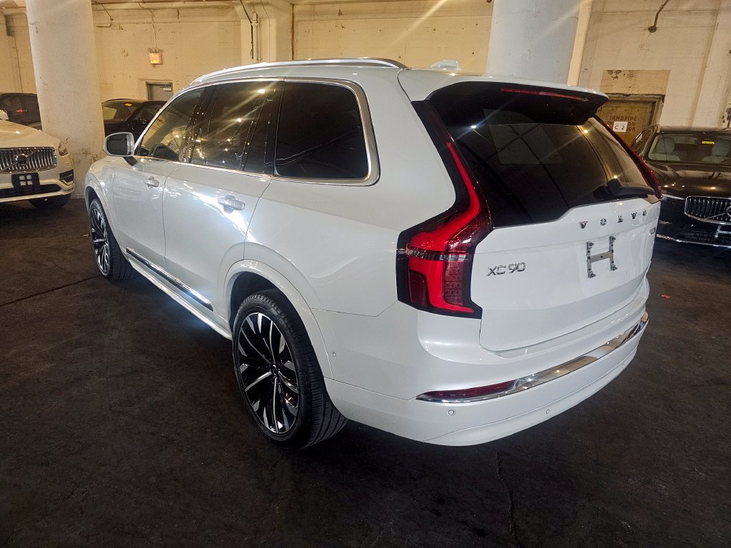 Certified 2025 Volvo XC90 B5 Plus AWD/4WD image 4