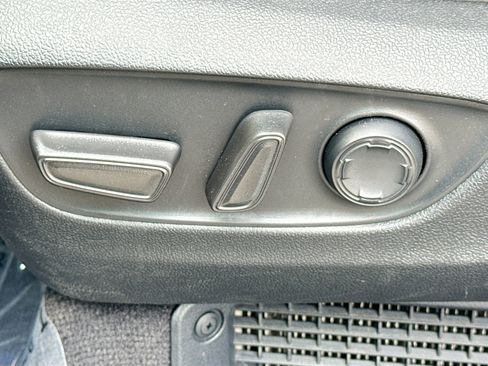 Used 2025 Toyota Sienna XLE FWD image 24