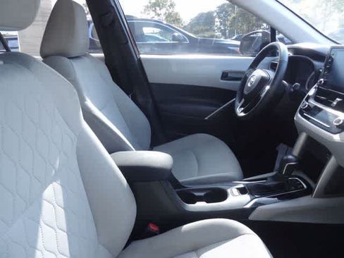 Used 2022 Toyota Corolla Cross LE FWD image 12