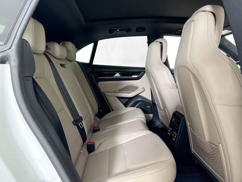 Used 2025 Porsche Macan Electric RWD image 15