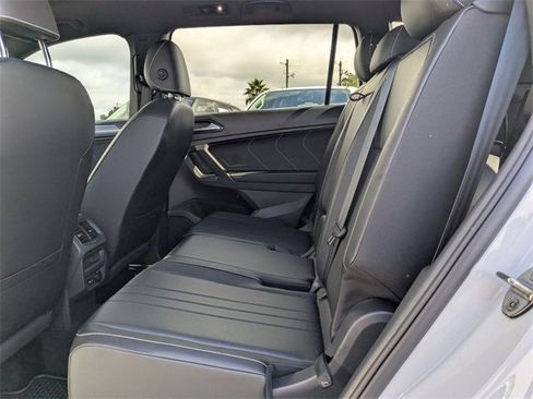 Used 2022 Volkswagen Tiguan SE R-Line image 16