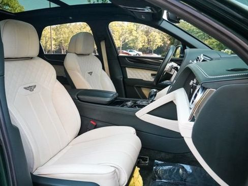 Used 2022 Bentley Bentayga AWD/4WD image 53