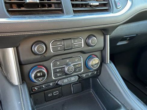 Used 2023 Chevrolet Suburban Premier AWD/4WD image 28