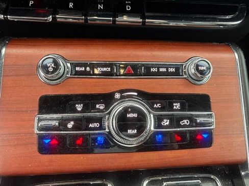 Used 2021 Lincoln Aviator Reserve w/ Elements Package Plus AWD/4WD image 16