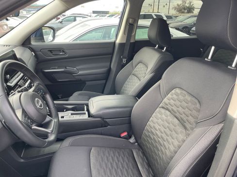 Used 2025 Nissan Pathfinder SV image 38