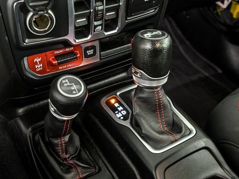 Used 2019 Jeep Wrangler Unlimited Rubicon w/ Cold Weather Group AWD/4WD image 27