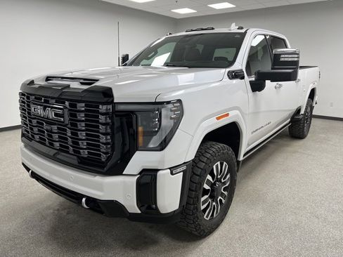 Used 2025 GMC Sierra 3500 Denali Ultimate image 4