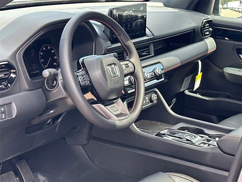 New 2025 Honda Pilot TrailSport image 15