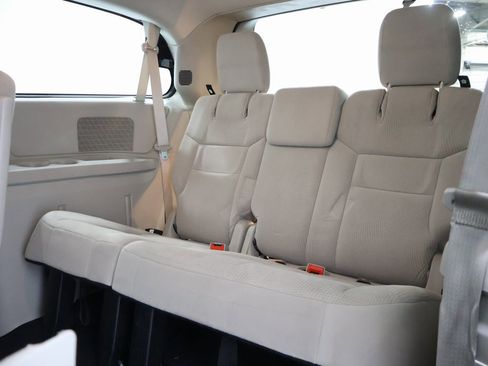 Used 2015 Dodge Grand Caravan SXT w/ UConnect Hands-Free Group image 26