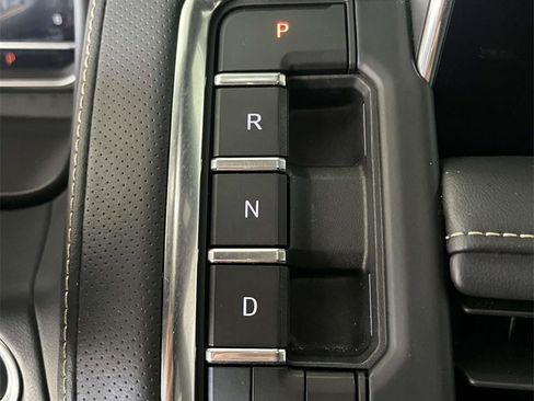 Used 2024 Chevrolet Suburban Premier image 20