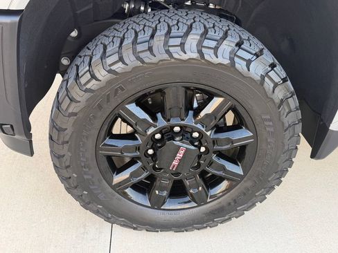 Used 2026 GMC Sierra 2500 AT4 w/ AT4 Premium Plus Package AWD/4WD image 9