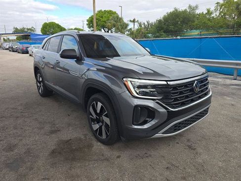 Used 2024 Volkswagen Atlas Cross Sport SE image 2