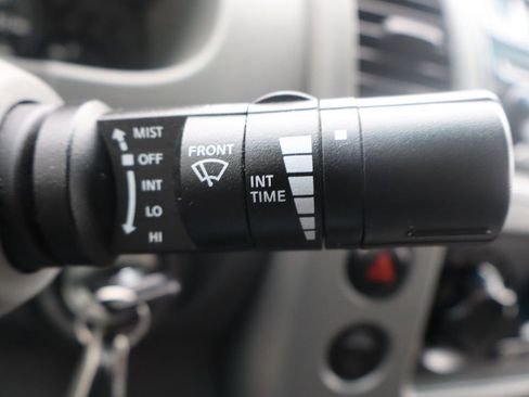 Used 2006 Nissan Frontier SE w/ (P01) Power Pkg AWD/4WD image 31