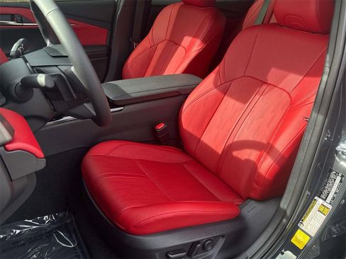 Used 2025 Toyota Camry XLE image 11