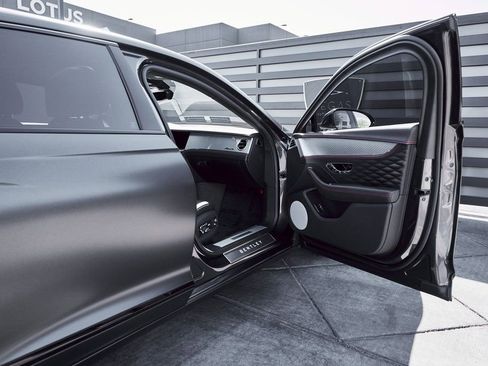 Used 2023 Bentley Flying Spur V8 AWD/4WD image 23