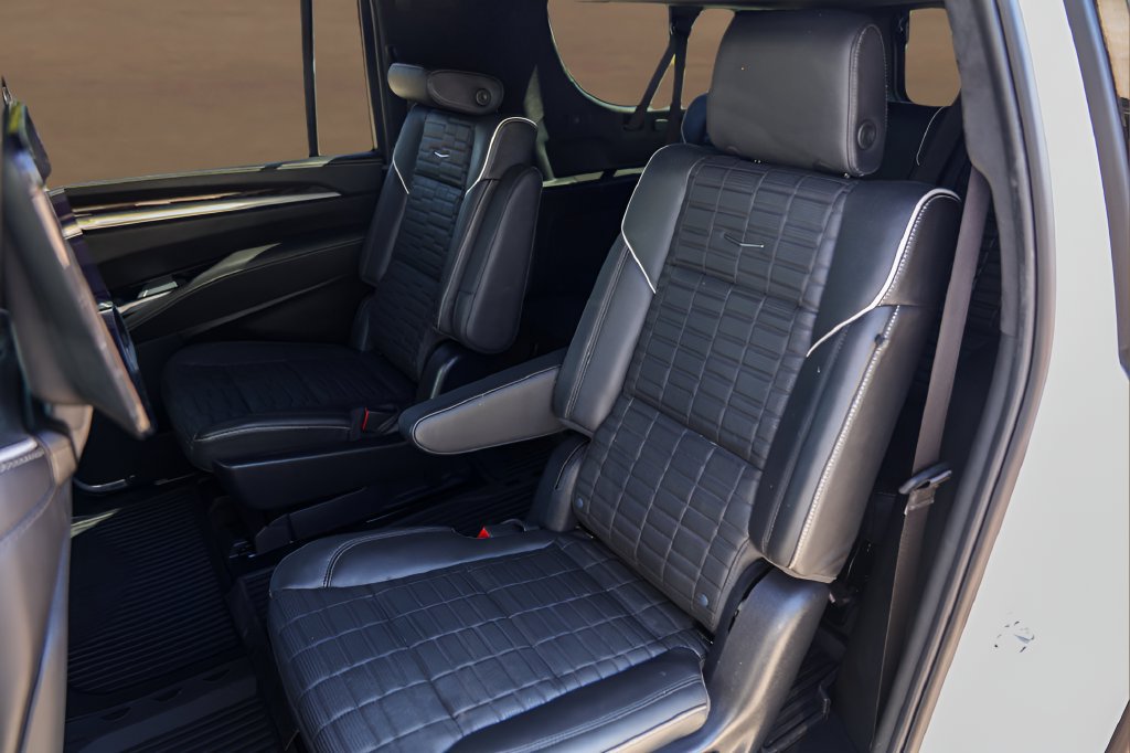 Used 2025 Cadillac Escalade ESV Premium Luxury Platinum w/ LPO, Radiant Package RWD image 24