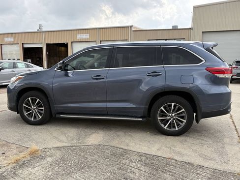 Used 2018 Toyota Highlander XLE FWD image 2