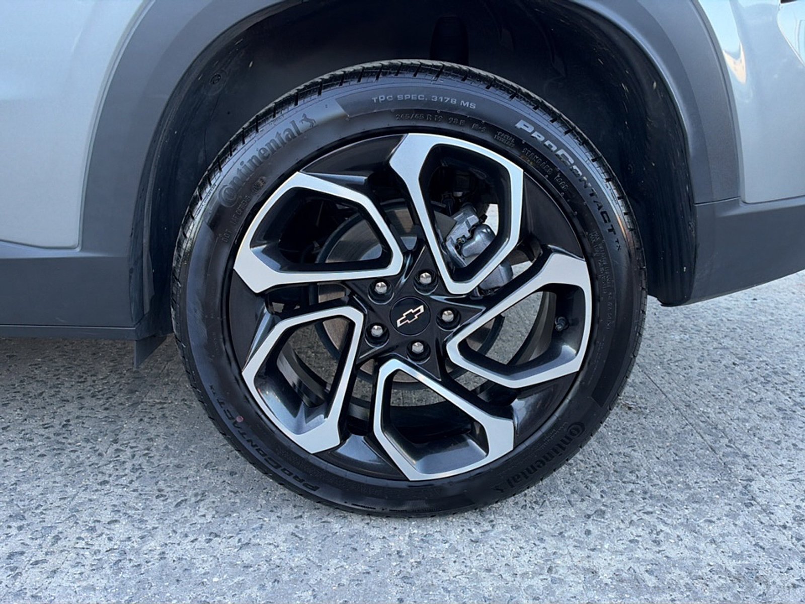 Used 2025 Chevrolet Trax RS w/ Sunroof Package FWD image 41