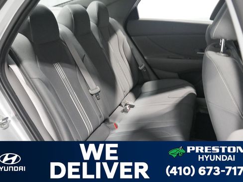 Used 2023 Hyundai Elantra SEL w/ Convenience Package image 16