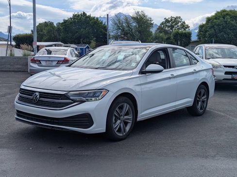 Used 2024 Volkswagen Jetta SE FWD image 9