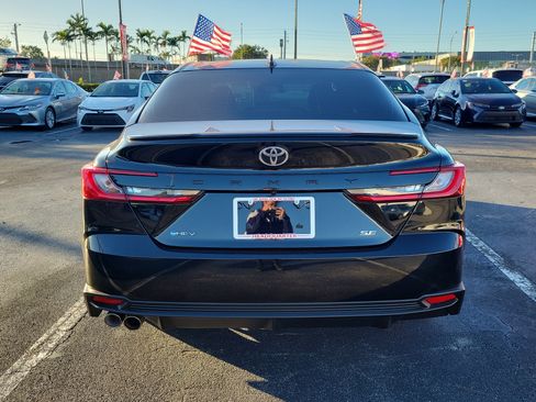 Used 2025 Toyota Camry SE image 10