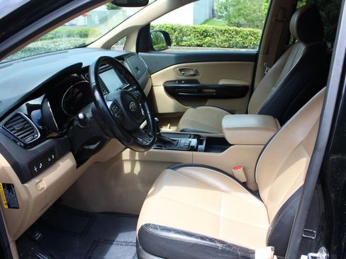 Used 2016 Kia Sedona SX FWD image 10