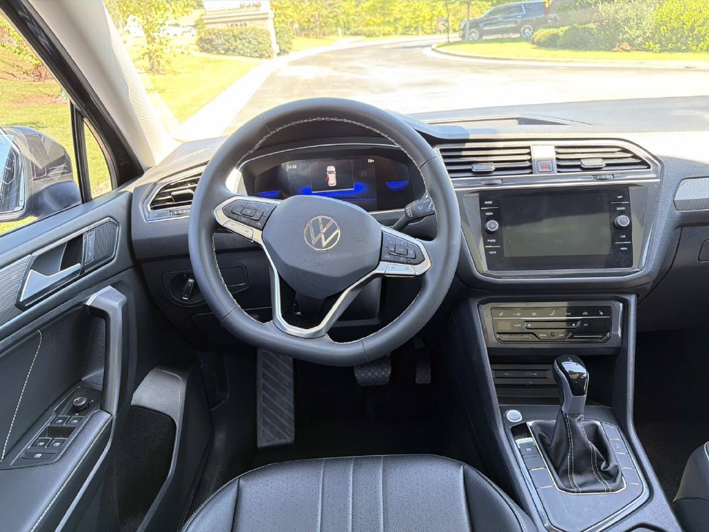 Used 2023 Volkswagen Tiguan SE FWD image 12