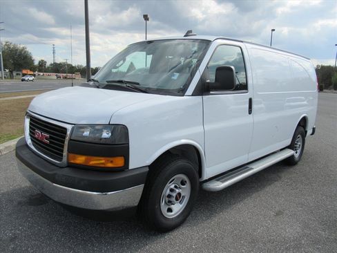 Used 2024 GMC Savana 2500 w/ Driver Convenience Package image 3