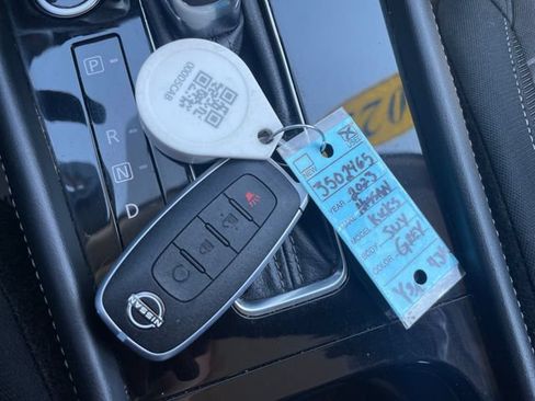 Used 2023 Nissan Kicks SV w/ Interior Electronics Package FWD image 18