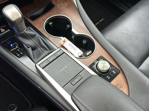 Used 2022 Lexus RX 350L Premium w/ Premium Package image 21